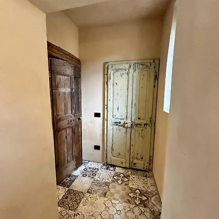 Appartement Lovely Apartment In Tapigliano, 80 M² With Terrace Nebbiuno